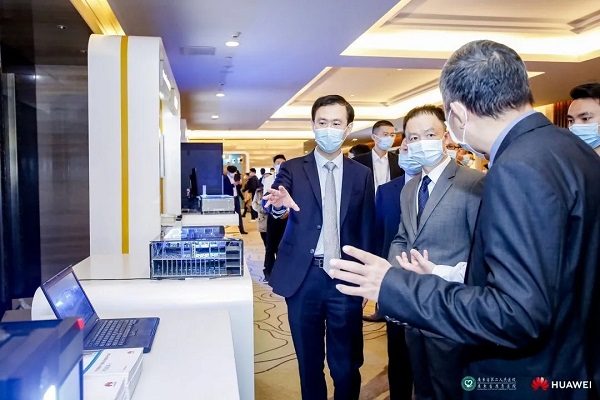 华为重磅发布医院智能体，携手广东省第二人民医院打开全场景智能升级新通道