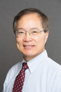 男人带着领带 描述已自动生成